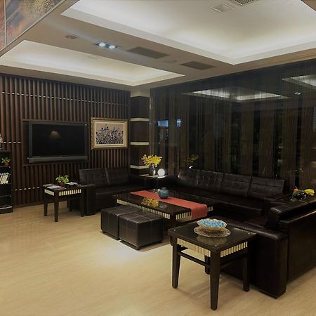 Young Soarlan Hotel - Tainan Dış mekan fotoğraf