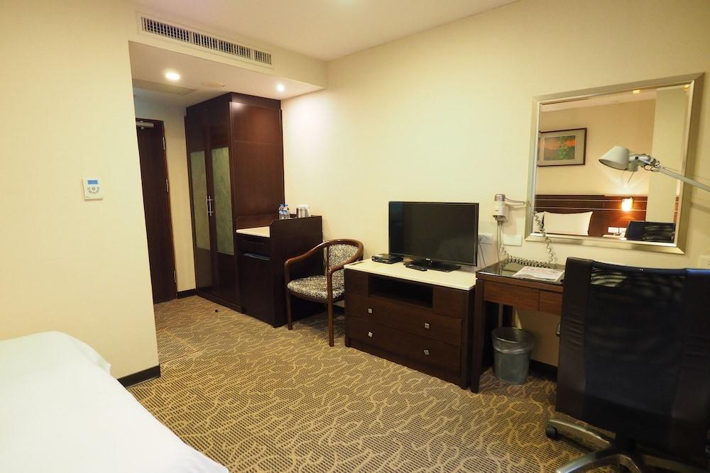 Young Soarlan Hotel - Tainan Dış mekan fotoğraf