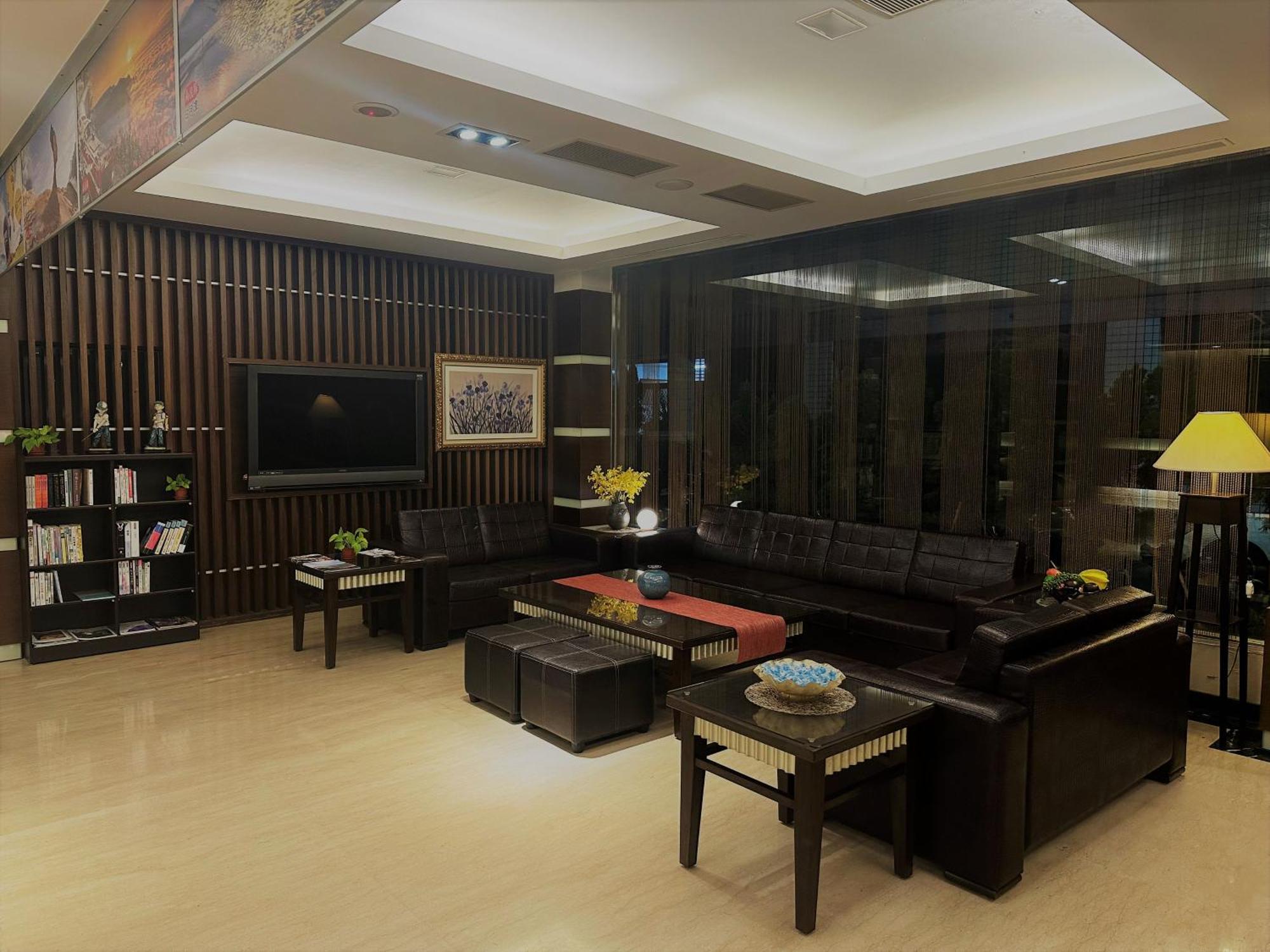 Young Soarlan Hotel - Tainan Dış mekan fotoğraf