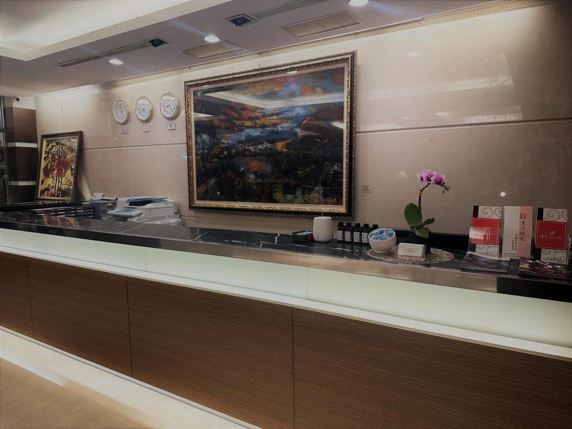 Young Soarlan Hotel - Tainan Dış mekan fotoğraf