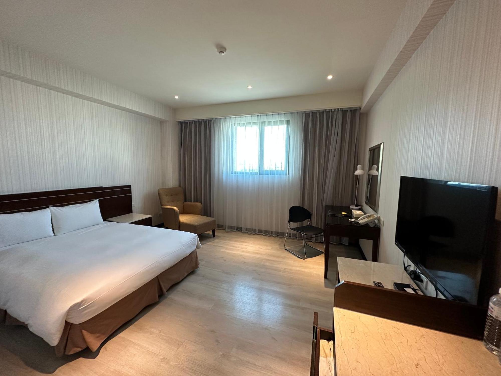 Young Soarlan Hotel - Tainan Dış mekan fotoğraf
