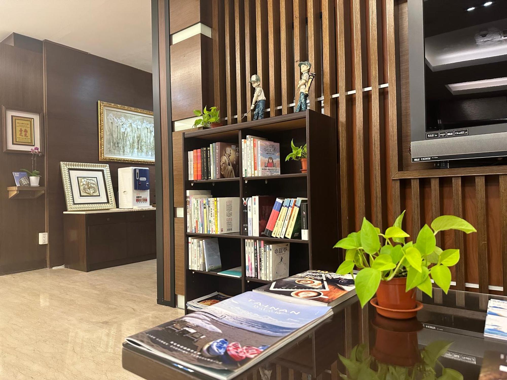Young Soarlan Hotel - Tainan Dış mekan fotoğraf