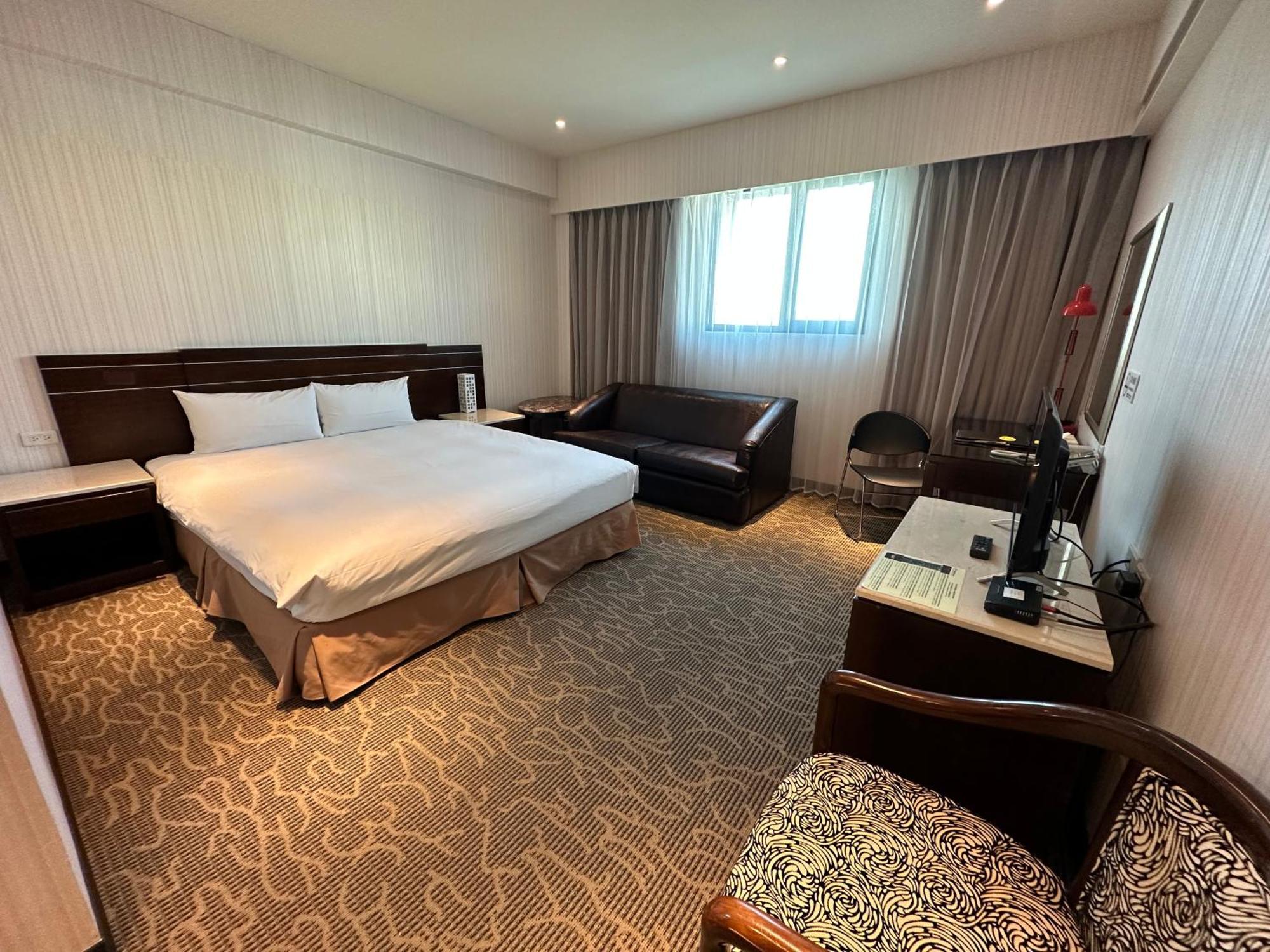 Young Soarlan Hotel - Tainan Dış mekan fotoğraf