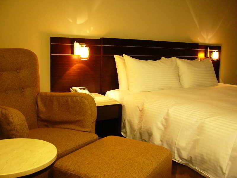 Young Soarlan Hotel - Tainan Dış mekan fotoğraf
