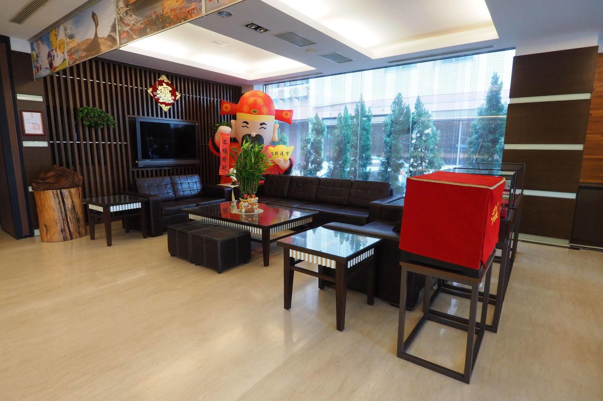 Young Soarlan Hotel - Tainan Dış mekan fotoğraf