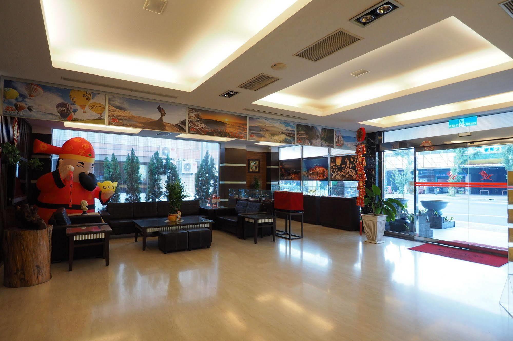 Young Soarlan Hotel - Tainan Dış mekan fotoğraf