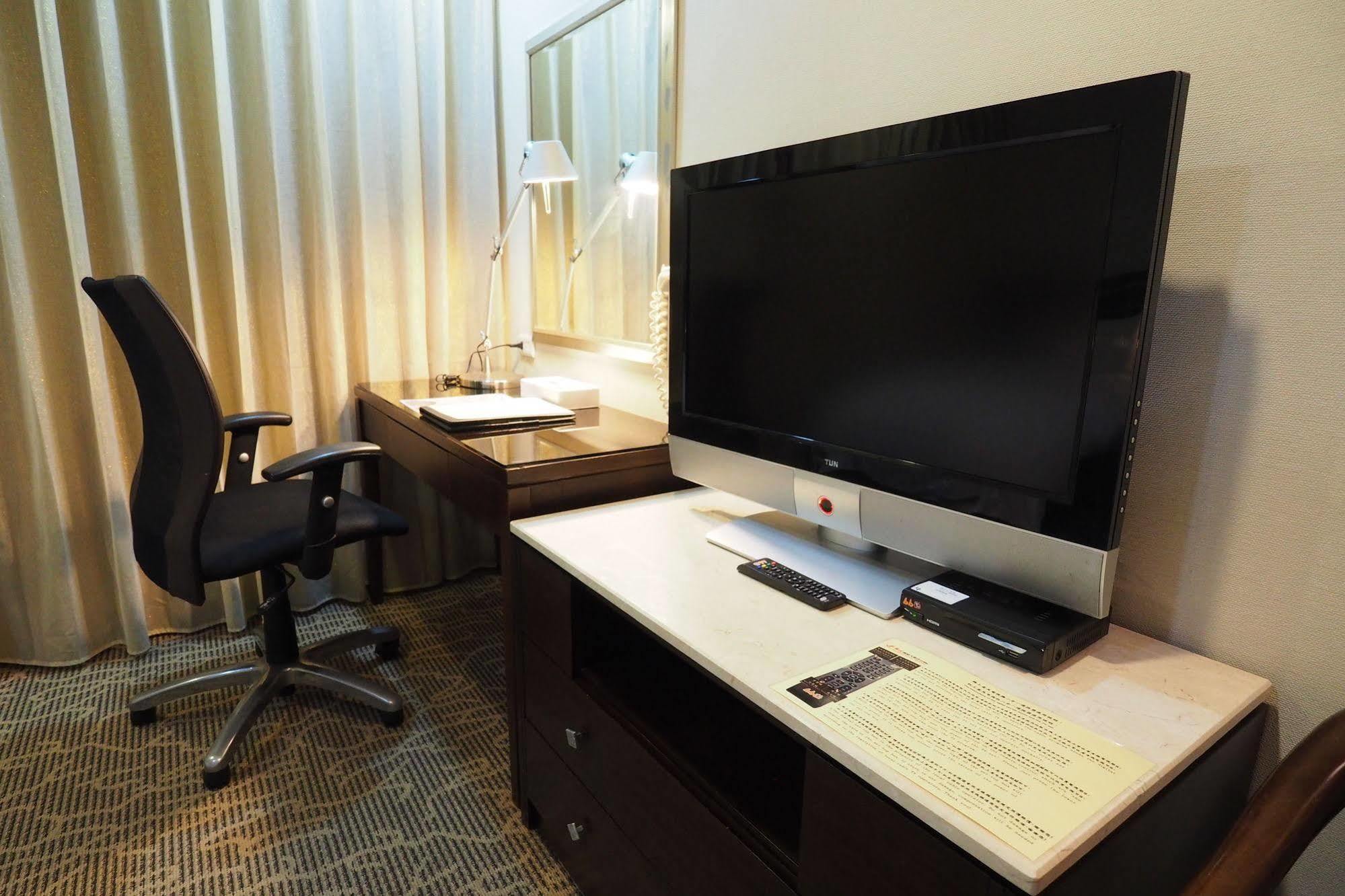 Young Soarlan Hotel - Tainan Dış mekan fotoğraf
